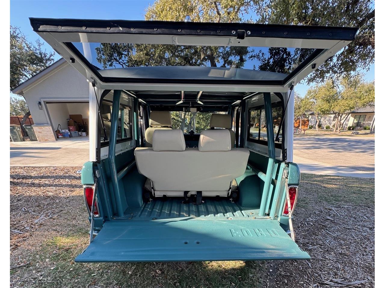 Ford-Bronco-1973-Teal-Parchment-White-24