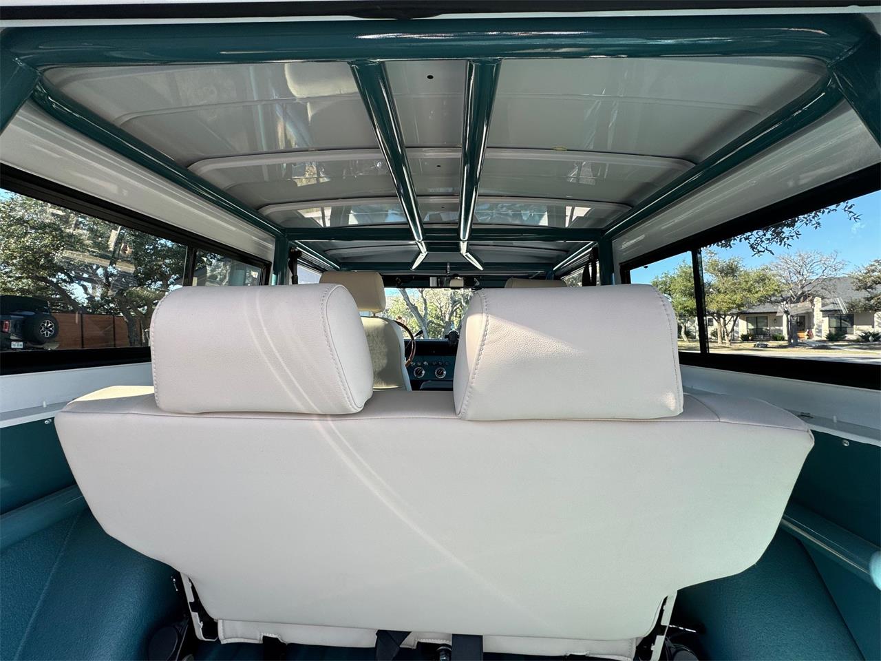 Ford-Bronco-1973-Teal-Parchment-White-25