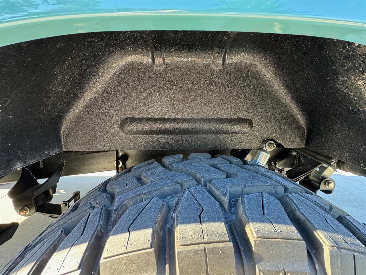 Ford-Bronco-1973-Teal-Parchment-White-31