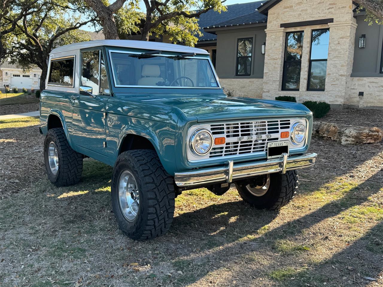 Ford-Bronco-1973-Teal-Parchment-White-35