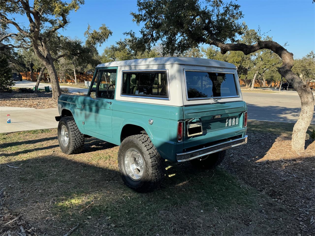 Ford-Bronco-1973-Teal-Parchment-White-6