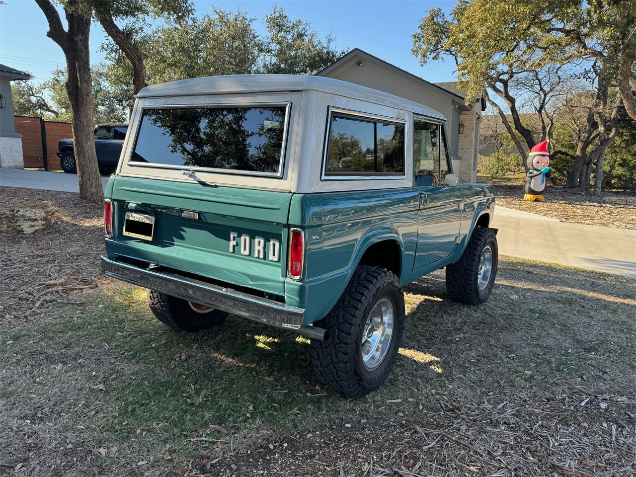 Ford-Bronco-1973-Teal-Parchment-White-8