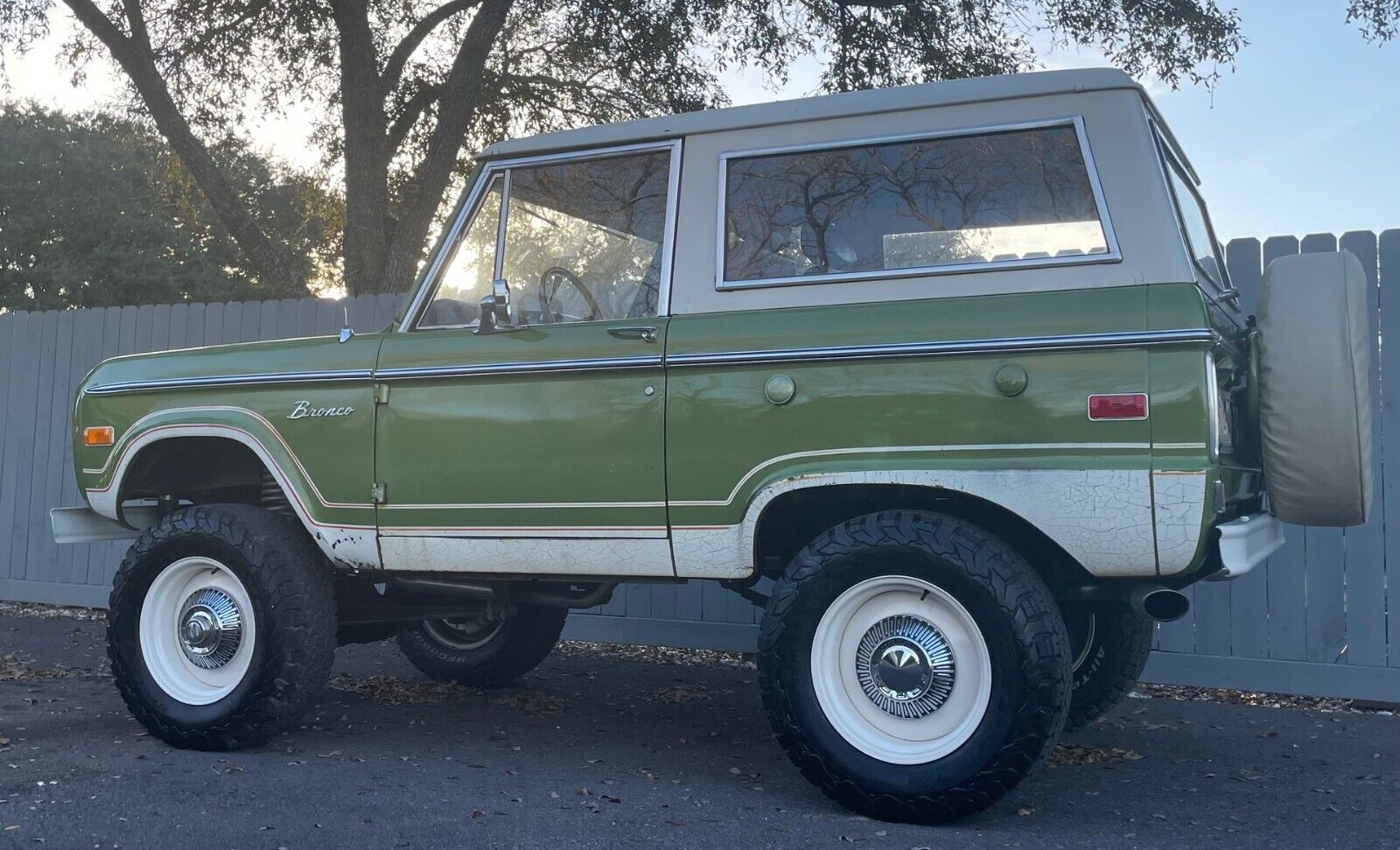 Ford-Bronco-1974-3