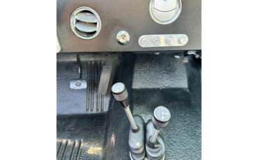 Ford-Bronco-1974-Baby-Blue-Black-Leather-12