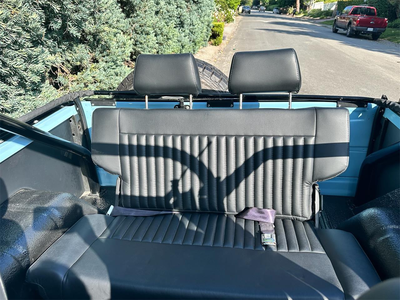 Ford-Bronco-1974-Baby-Blue-Black-Leather-13