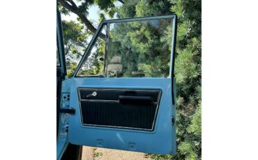 Ford-Bronco-1974-Baby-Blue-Black-Leather-14