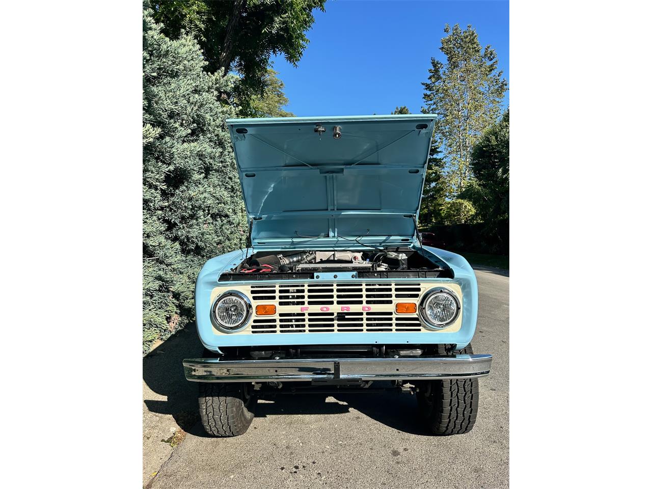 Ford-Bronco-1974-Baby-Blue-Black-Leather-16