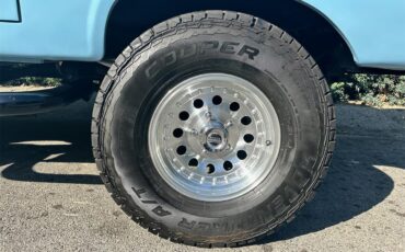 Ford-Bronco-1974-Baby-Blue-Black-Leather-18
