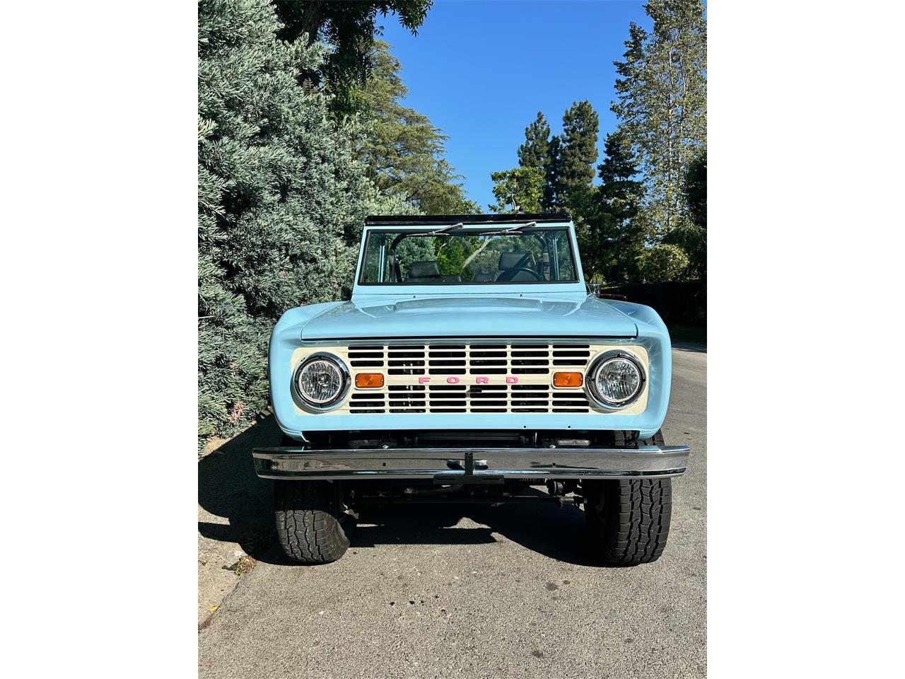 Ford-Bronco-1974-Baby-Blue-Black-Leather-3