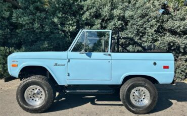 Ford-Bronco-1974-Baby-Blue-Black-Leather