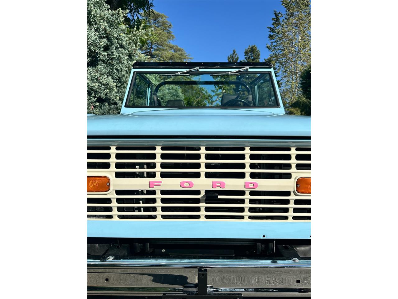 Ford-Bronco-1974-Baby-Blue-Black-Leather-4
