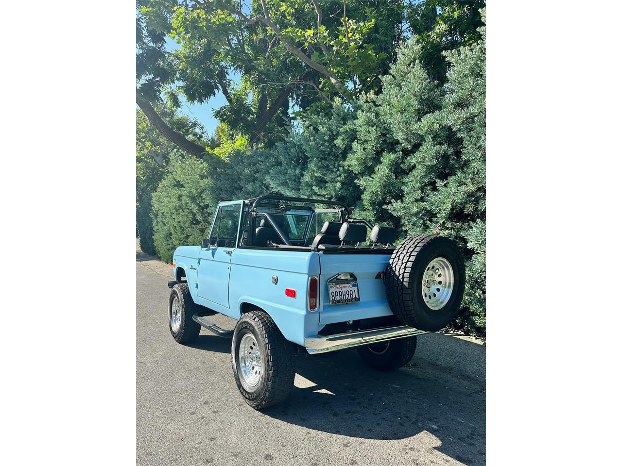 Ford-Bronco-1974-Baby-Blue-Black-Leather-5