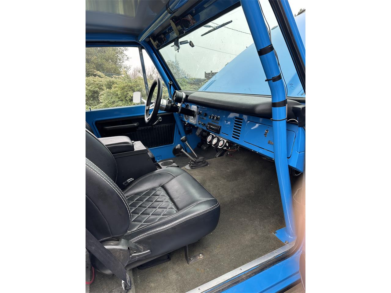 Ford-Bronco-1974-Blue-Black-grey-2