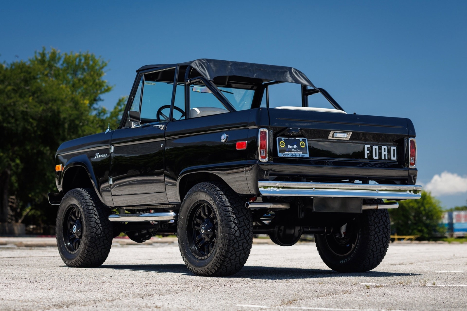 Ford-Bronco-1974-SUV-10
