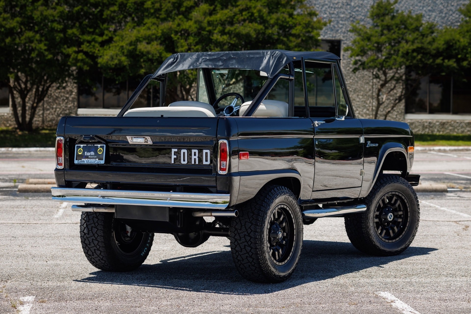 Ford-Bronco-1974-SUV-12
