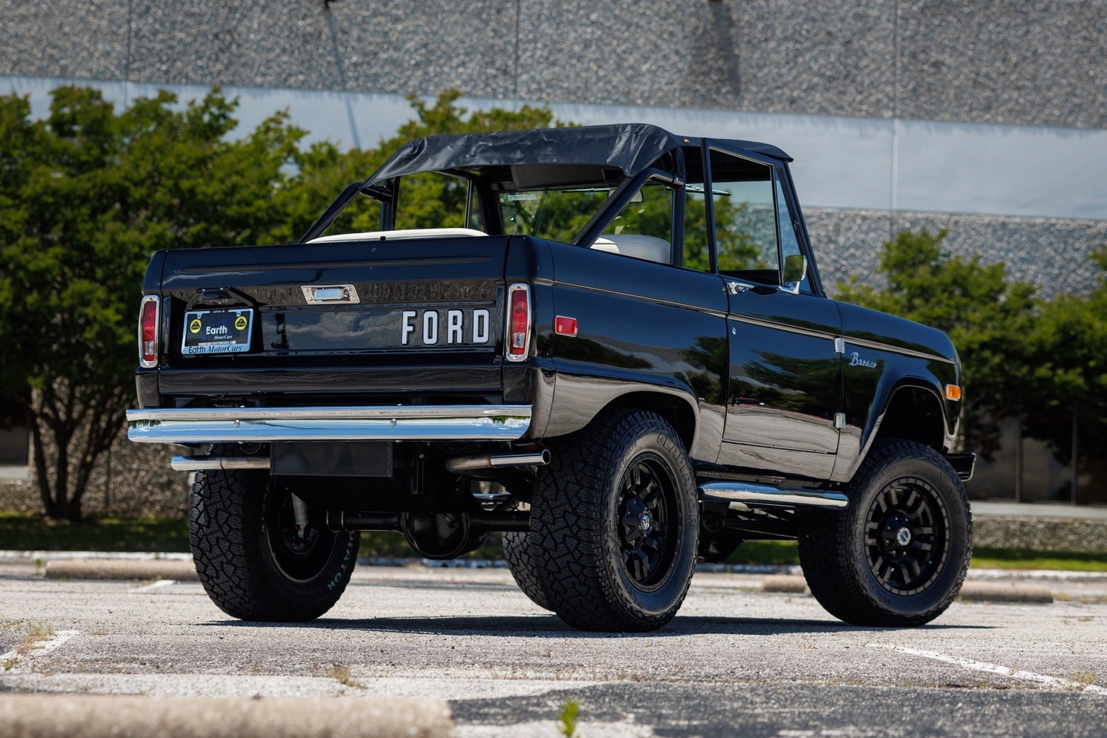 Ford-Bronco-1974-SUV-13