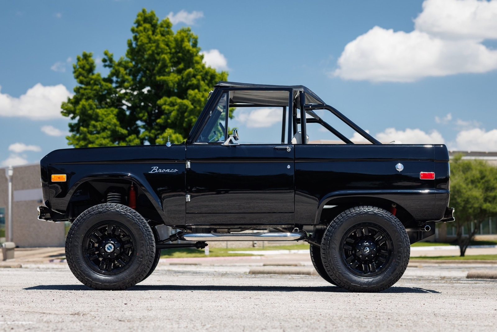 Ford-Bronco-1974-SUV-18