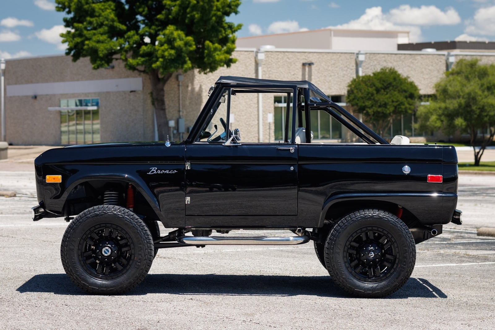 Ford-Bronco-1974-SUV-19