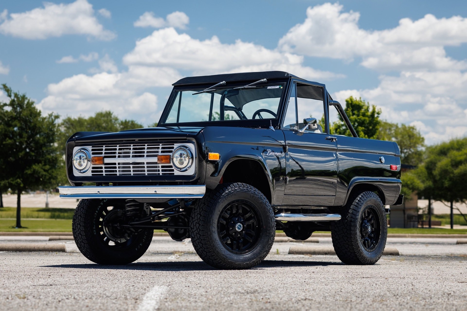 Ford-Bronco-1974-SUV-2