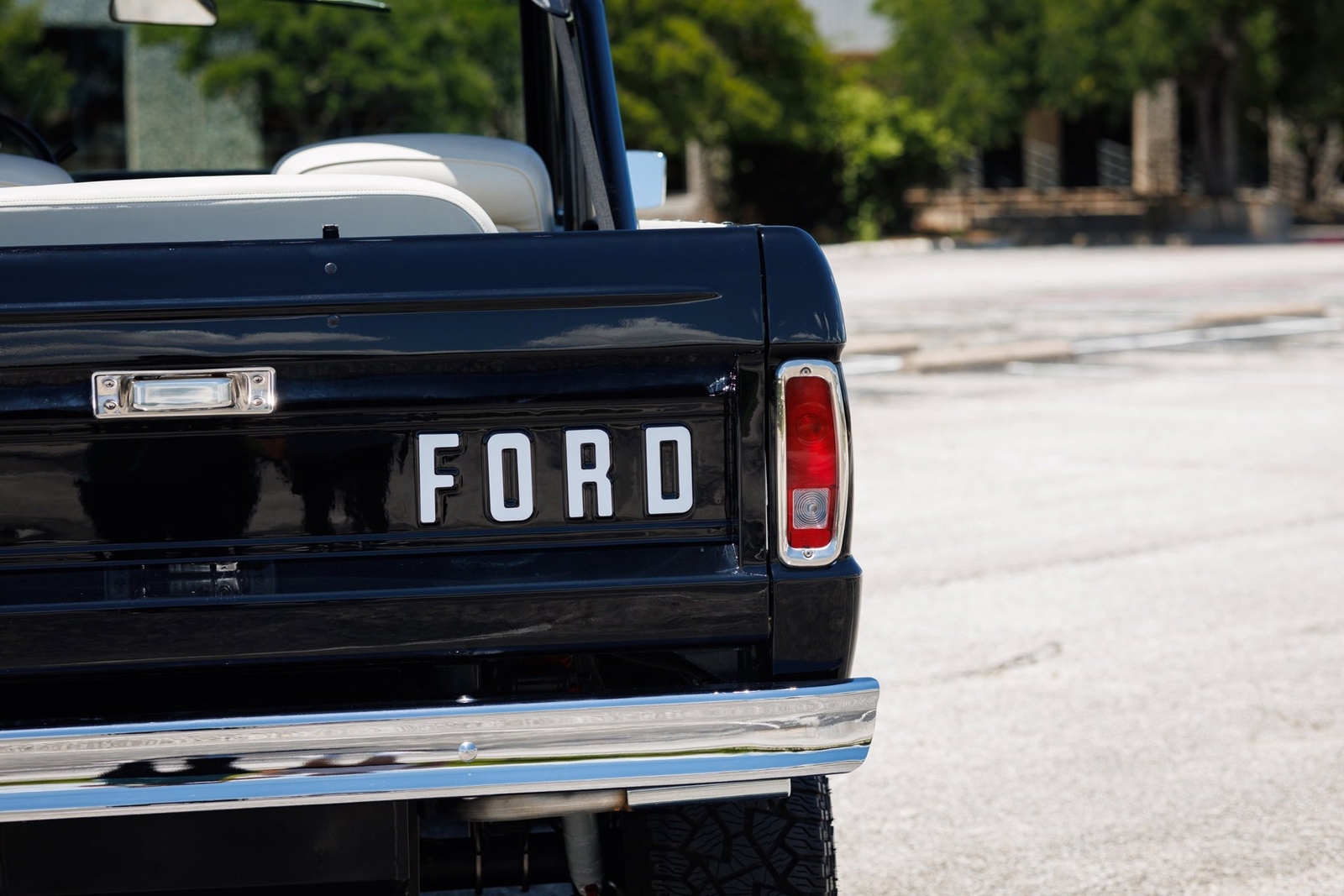 Ford-Bronco-1974-SUV-25