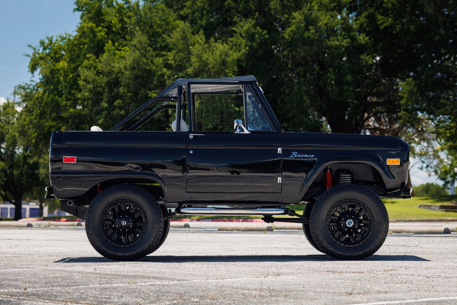 Ford-Bronco-1974-SUV-30