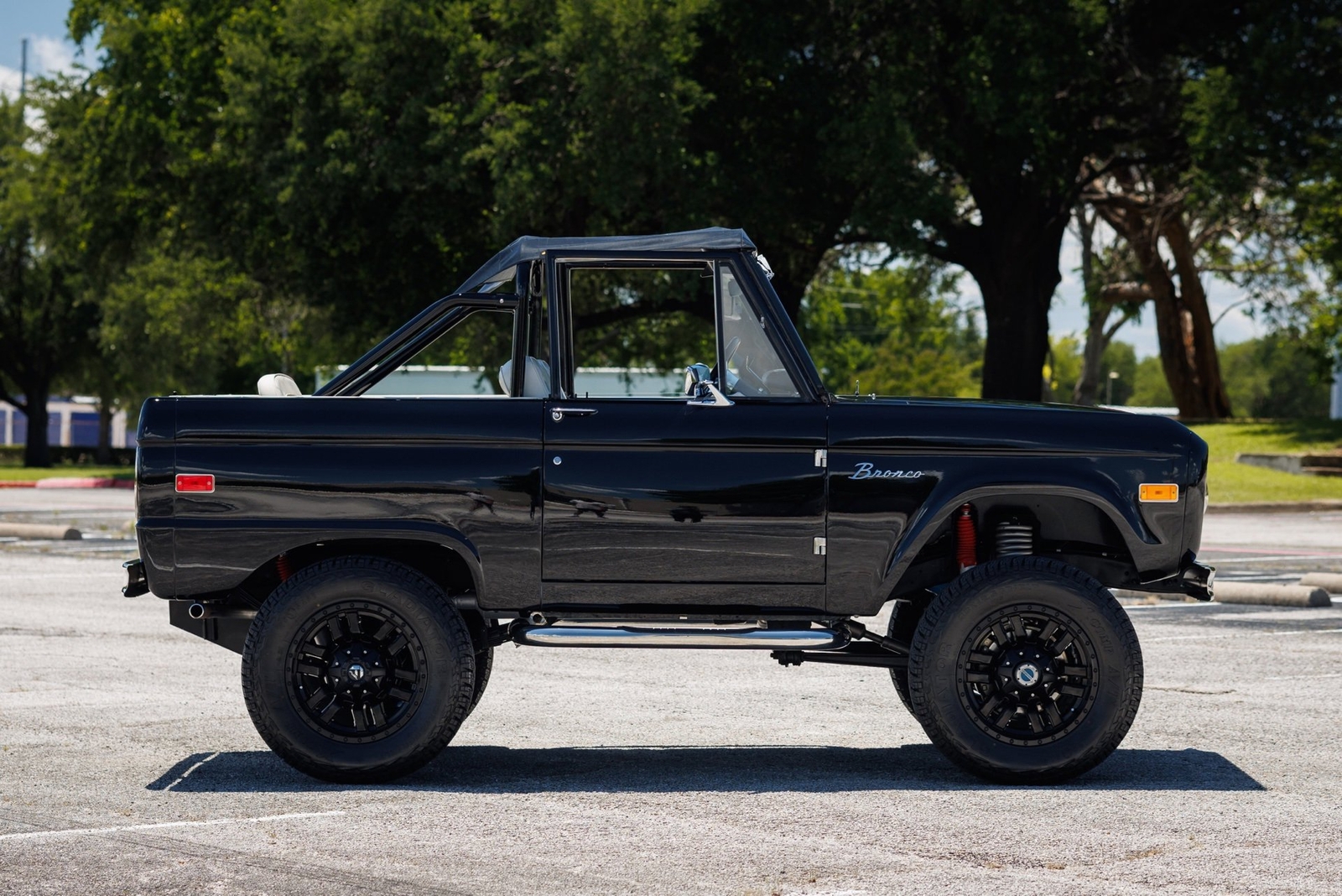 Ford-Bronco-1974-SUV-31