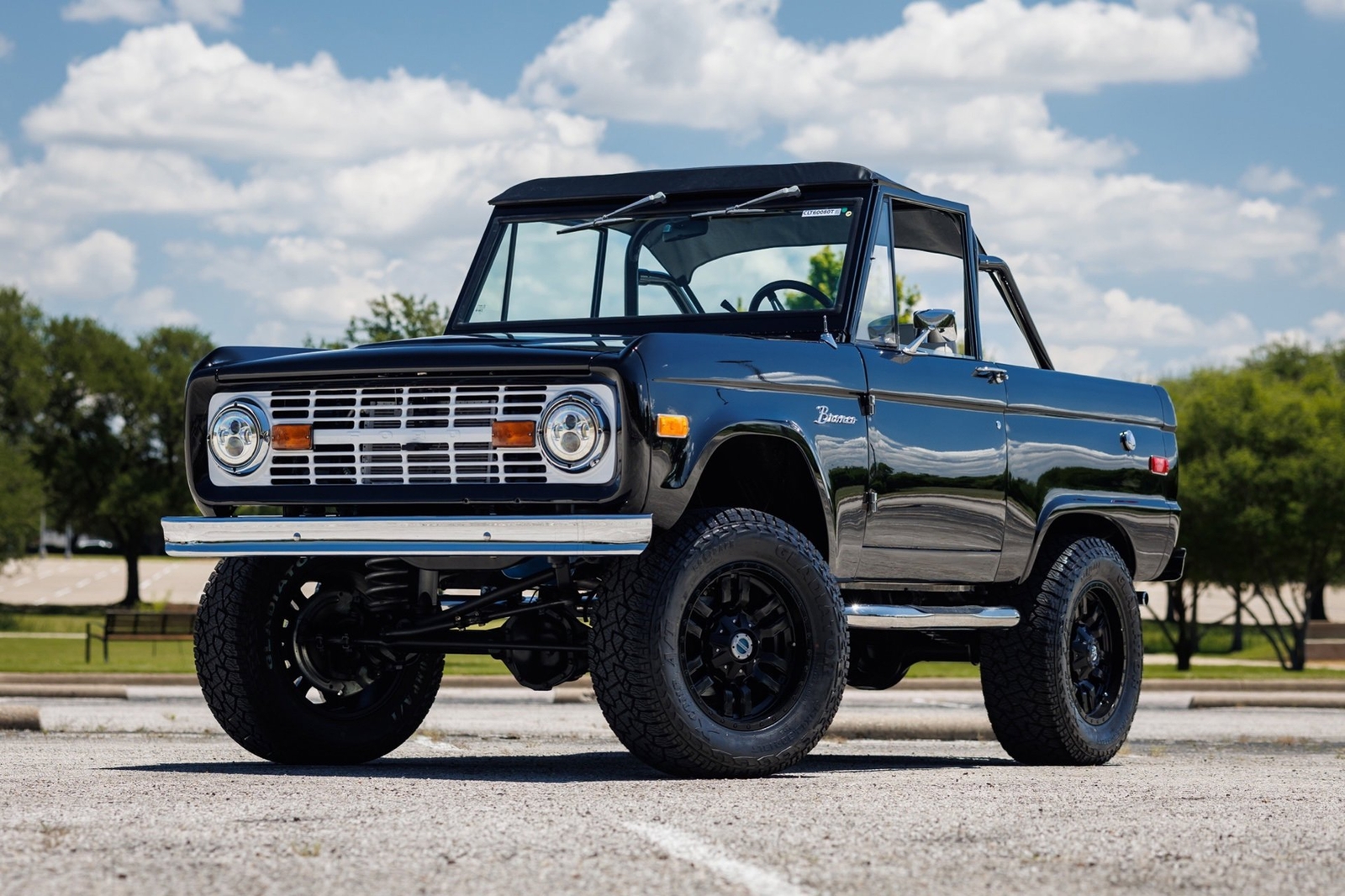 Ford-Bronco-1974-SUV-4