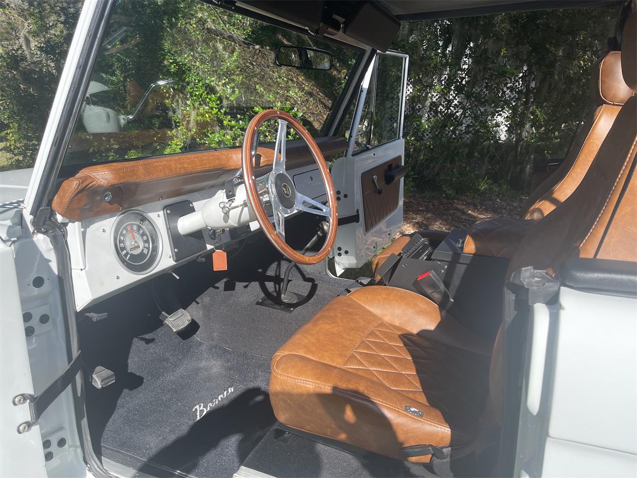 Ford-Bronco-1974-White-Black-10