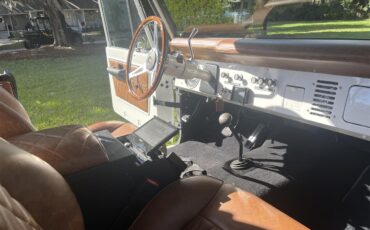 Ford-Bronco-1974-White-Black-12