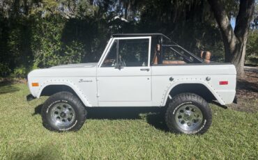 Ford-Bronco-1974-White-Black