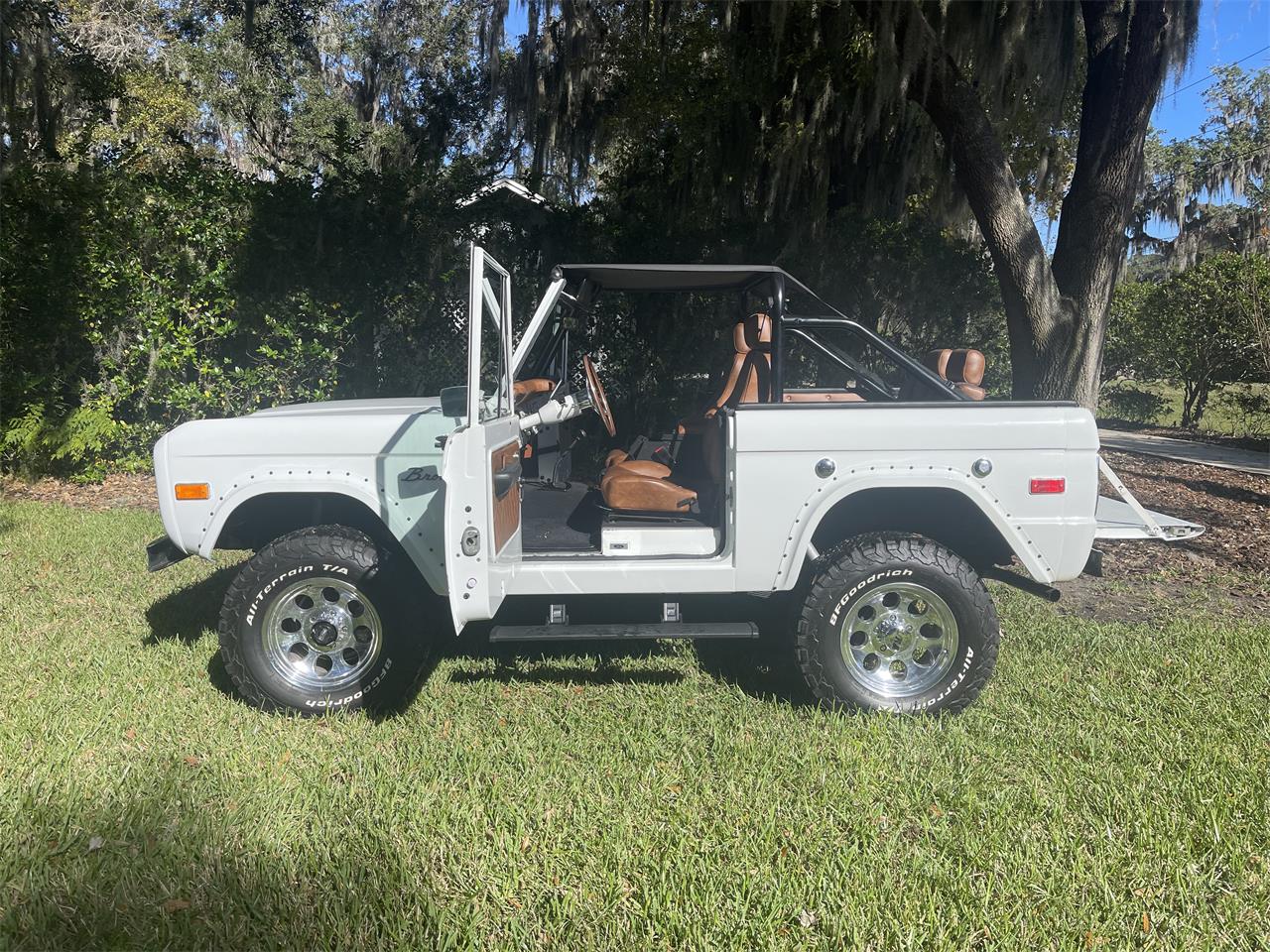 Ford-Bronco-1974-White-Black-6