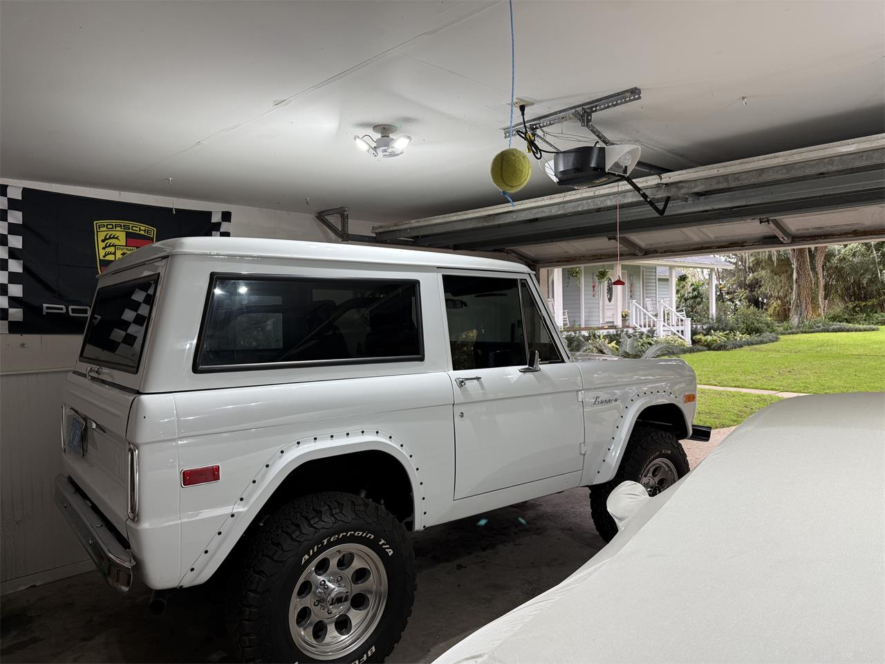 Ford-Bronco-1974-White-Black-8