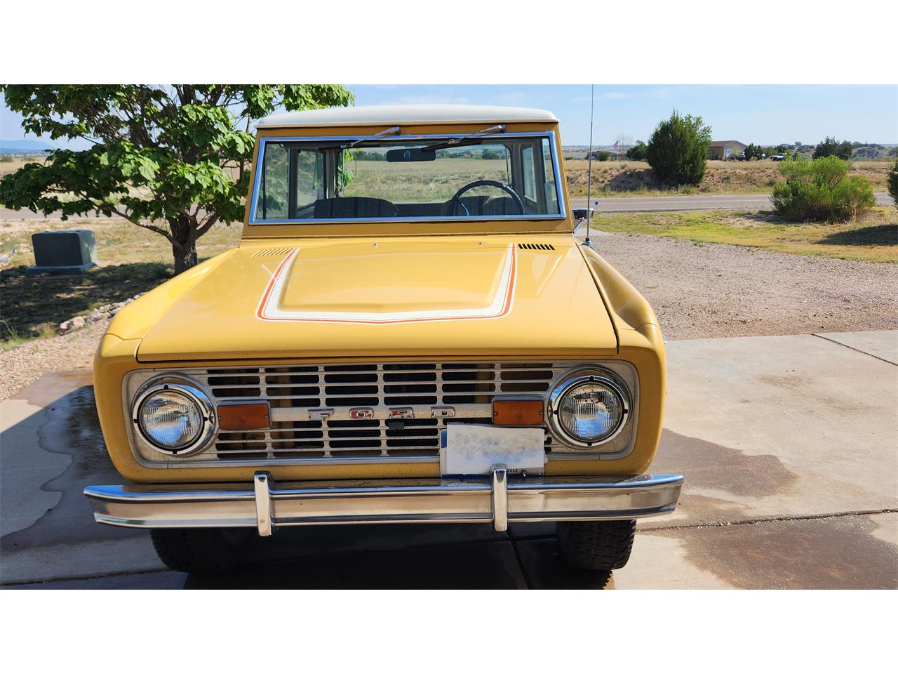 Ford-Bronco-1974-yellow-and-white-brown-11