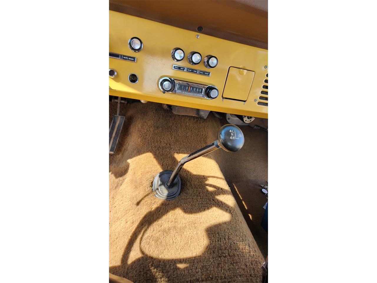 Ford-Bronco-1974-yellow-and-white-brown-18