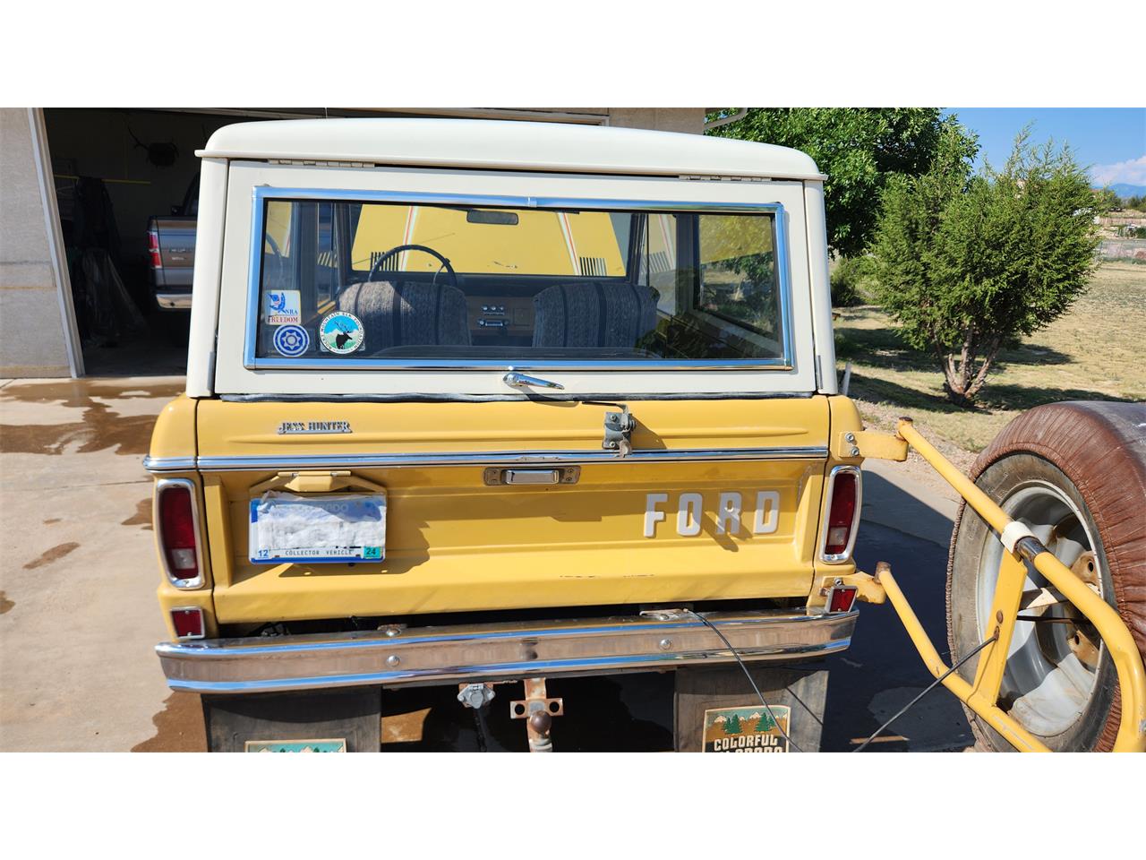 Ford-Bronco-1974-yellow-and-white-brown-19