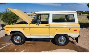Ford-Bronco-1974-yellow-and-white-brown-2