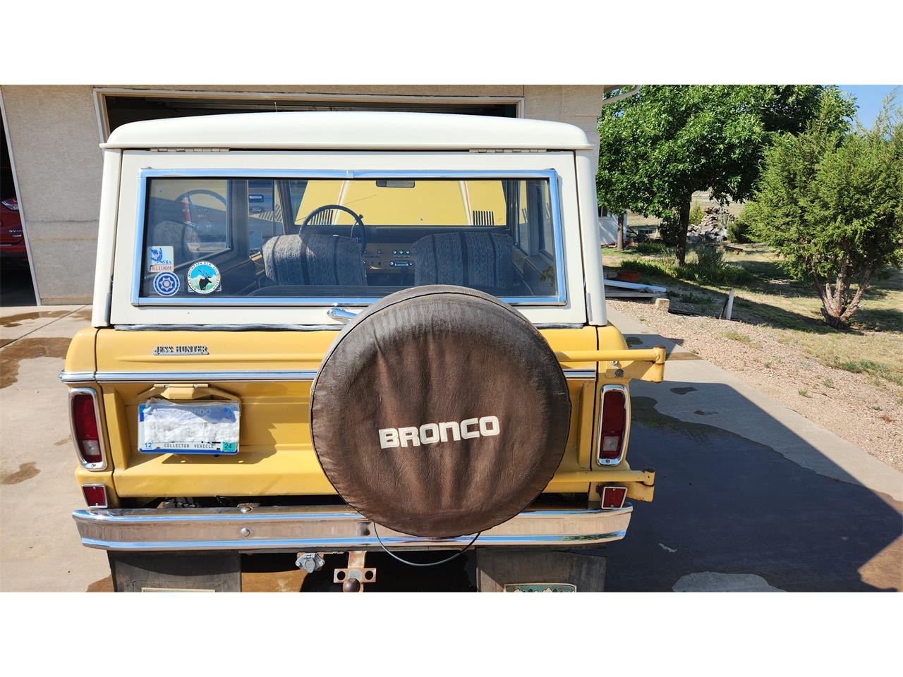 Ford-Bronco-1974-yellow-and-white-brown-20
