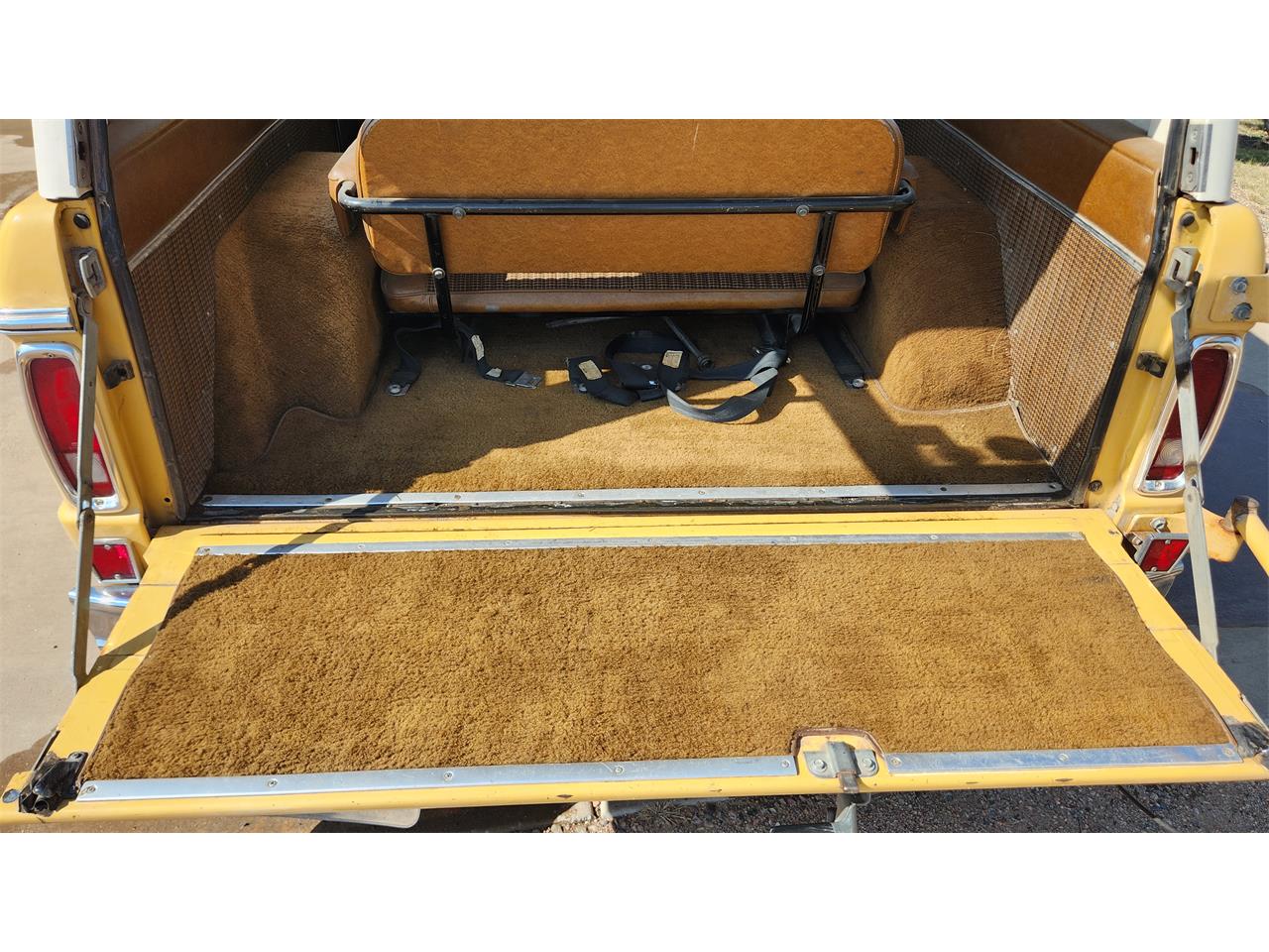 Ford-Bronco-1974-yellow-and-white-brown-21