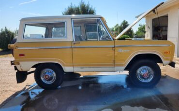 Ford-Bronco-1974-yellow-and-white-brown-24