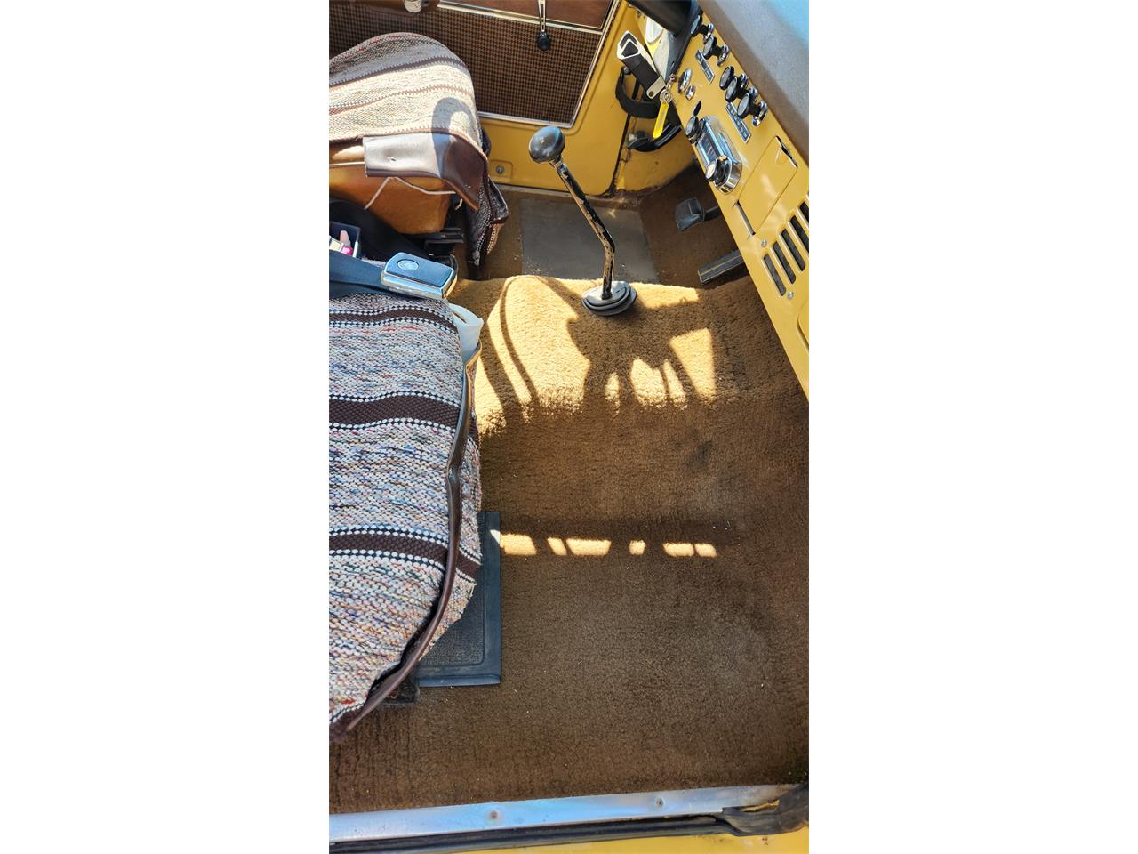 Ford-Bronco-1974-yellow-and-white-brown-26