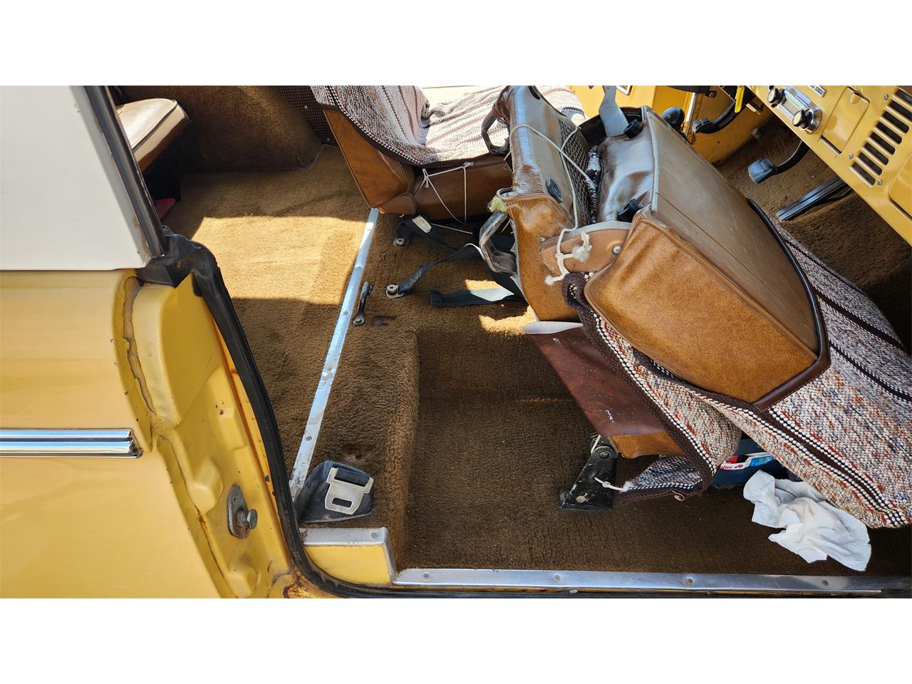 Ford-Bronco-1974-yellow-and-white-brown-3