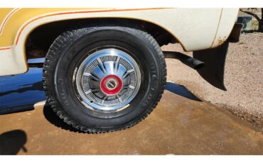 Ford-Bronco-1974-yellow-and-white-brown-30