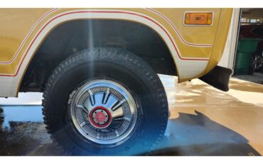 Ford-Bronco-1974-yellow-and-white-brown-31