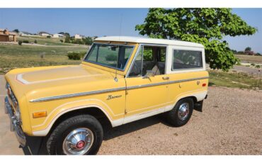 Ford-Bronco-1974-yellow-and-white-brown
