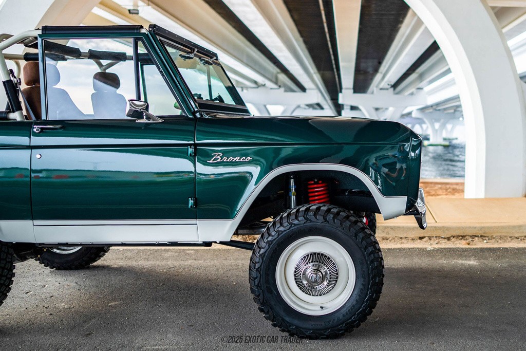 Ford-Bronco-1975-Other-10