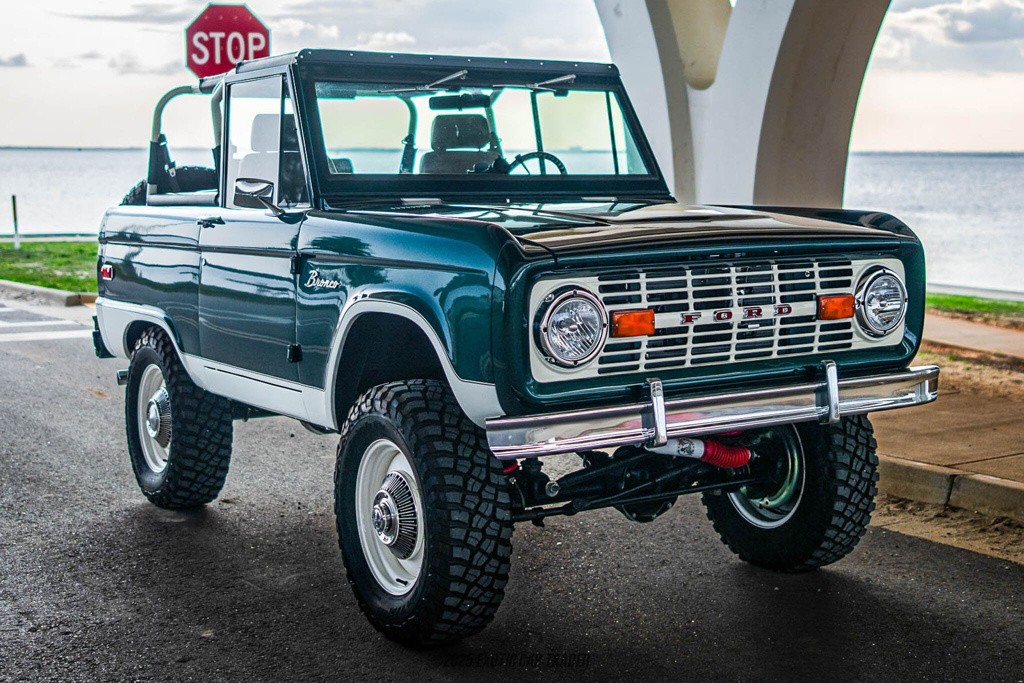 Ford-Bronco-1975-Other-11