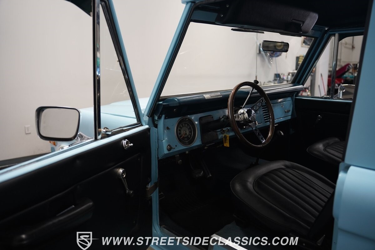 Ford-Bronco-1975-SUV-4