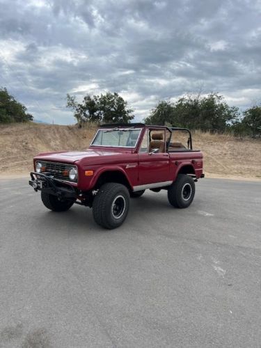 Ford-Bronco-1976-Cherry-Apple-Red-Walnut-3
