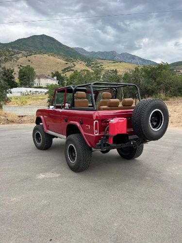 Ford-Bronco-1976-Cherry-Apple-Red-Walnut-7