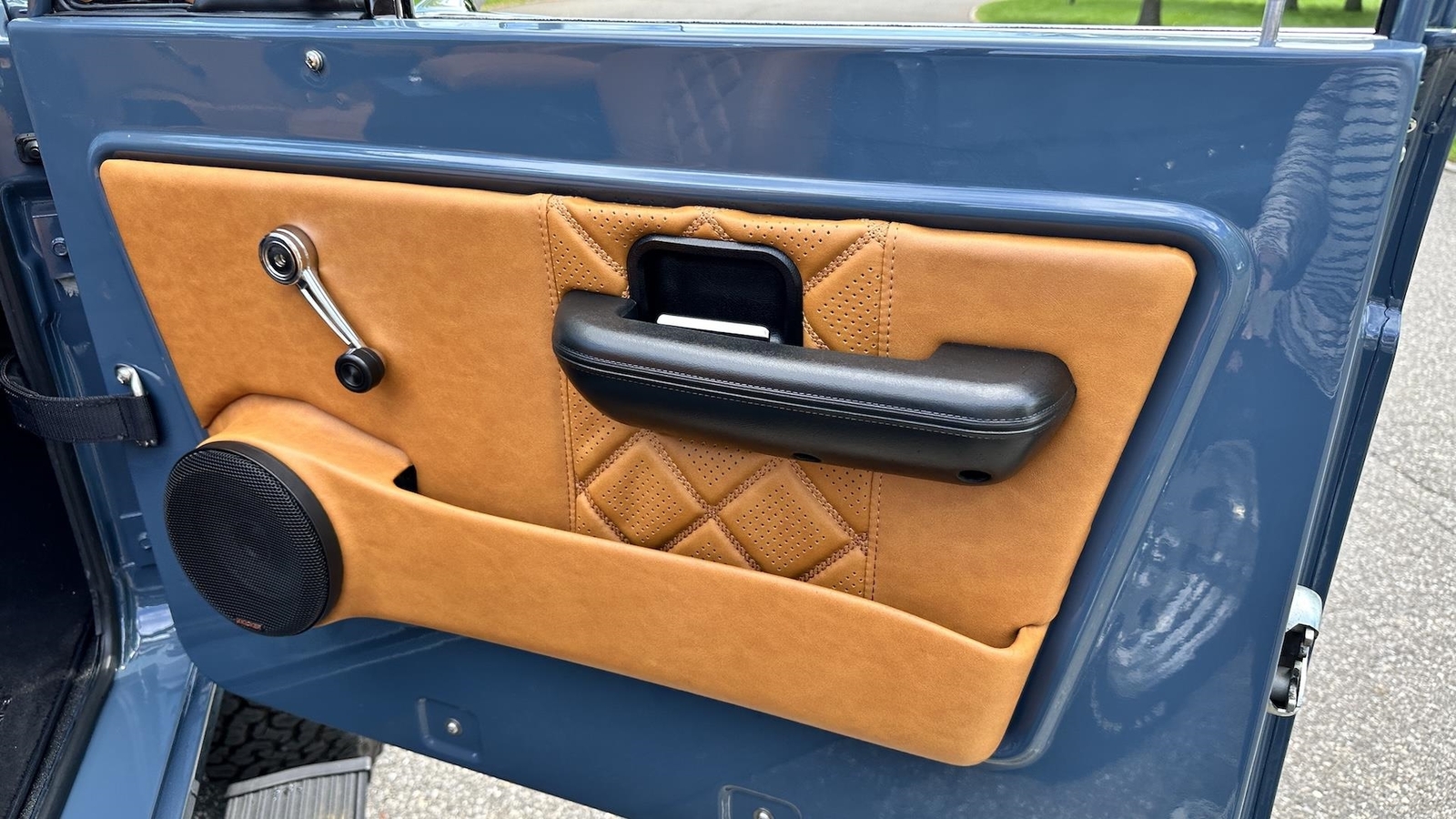 Ford-Bronco-1976-Convertible-37